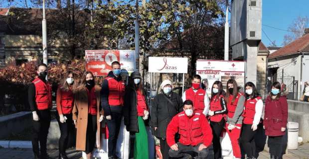 01.12.2020. – SVETSKI DAN BORBE PROTIV SIDE - Crveni krst Valjevo je, u utorak 1. decembra na Gradskom trgu, obeležio svetski dan borbe protiv side.