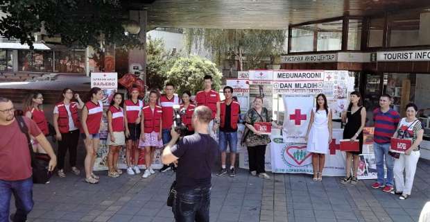 12.08.2019. – Međunarodni dan mladih - Crveni krst Valjevo je obeležio na gradskom trgu u Valjevu sa svojim mladim volonterima i aktivistima.