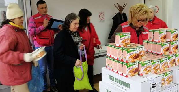 31.12.2018. – Još 1.000 konzerviranih gotovih jela - korisnicima narodne kuhinje od Crvenog krsta Valjevo – za novogodišnje praznike.