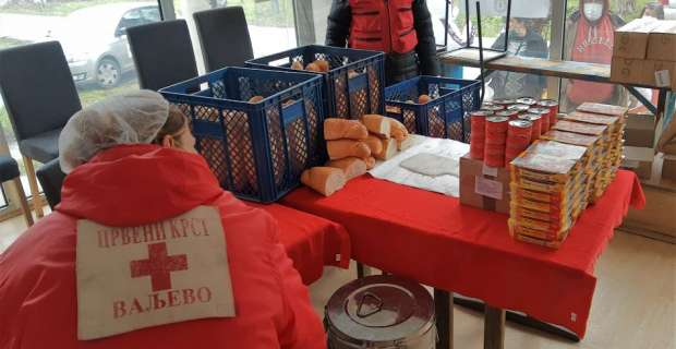 31.12.2020.- Dodatno darivanje uoči novogodišnje noći - kuvani obroci i konzerve Nresca za 500 korisnika kuhinje Crvenog krsta u Valjevu