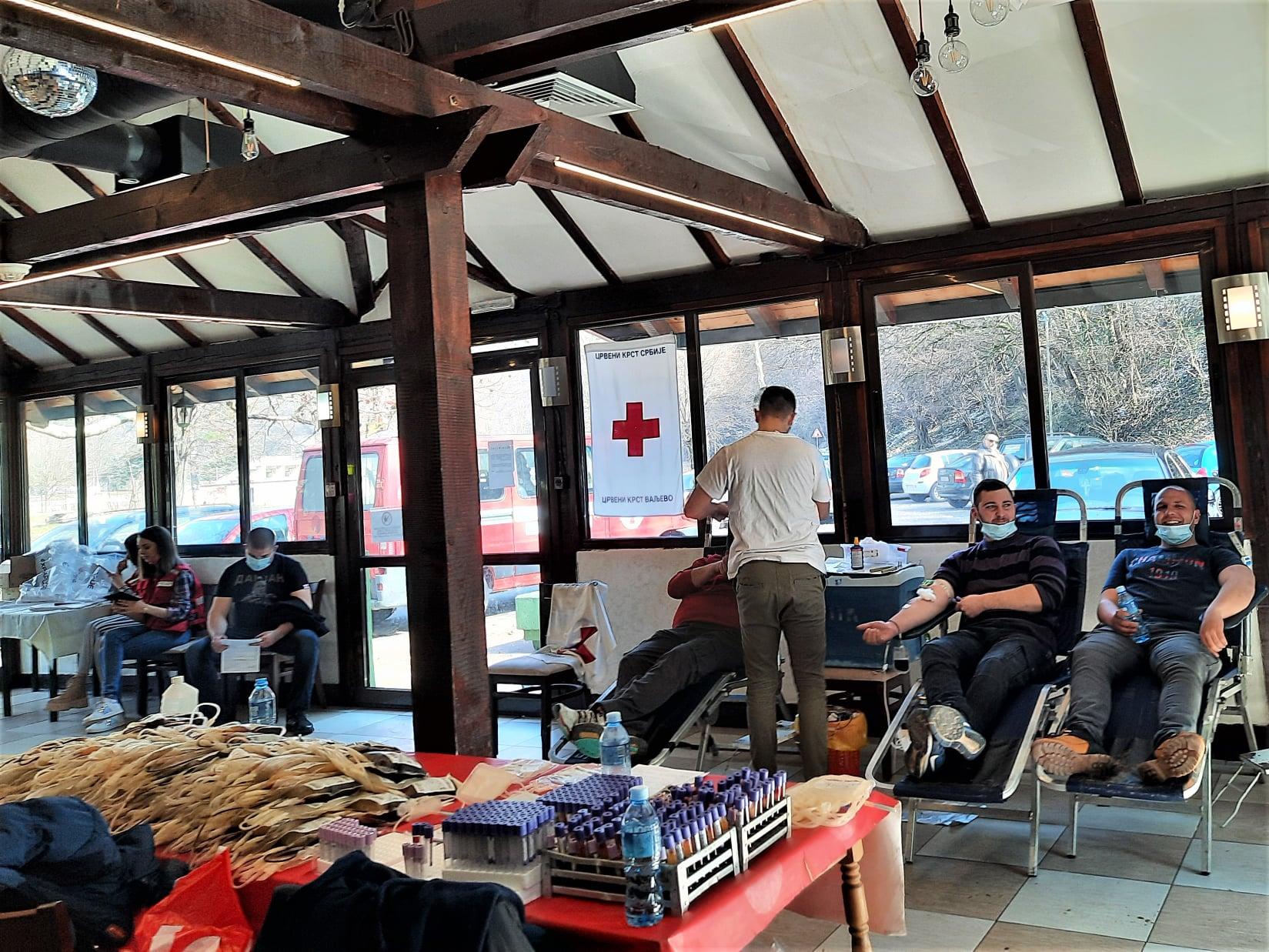 Još jedna VANREDNA akcija davanja krvi u Valjevu - u restoranu „Platani“ SUR „Kod Laze“ krv ponudilo 130 dobrovoljnih davalaca a prikupljeno 115 jedinica krvi